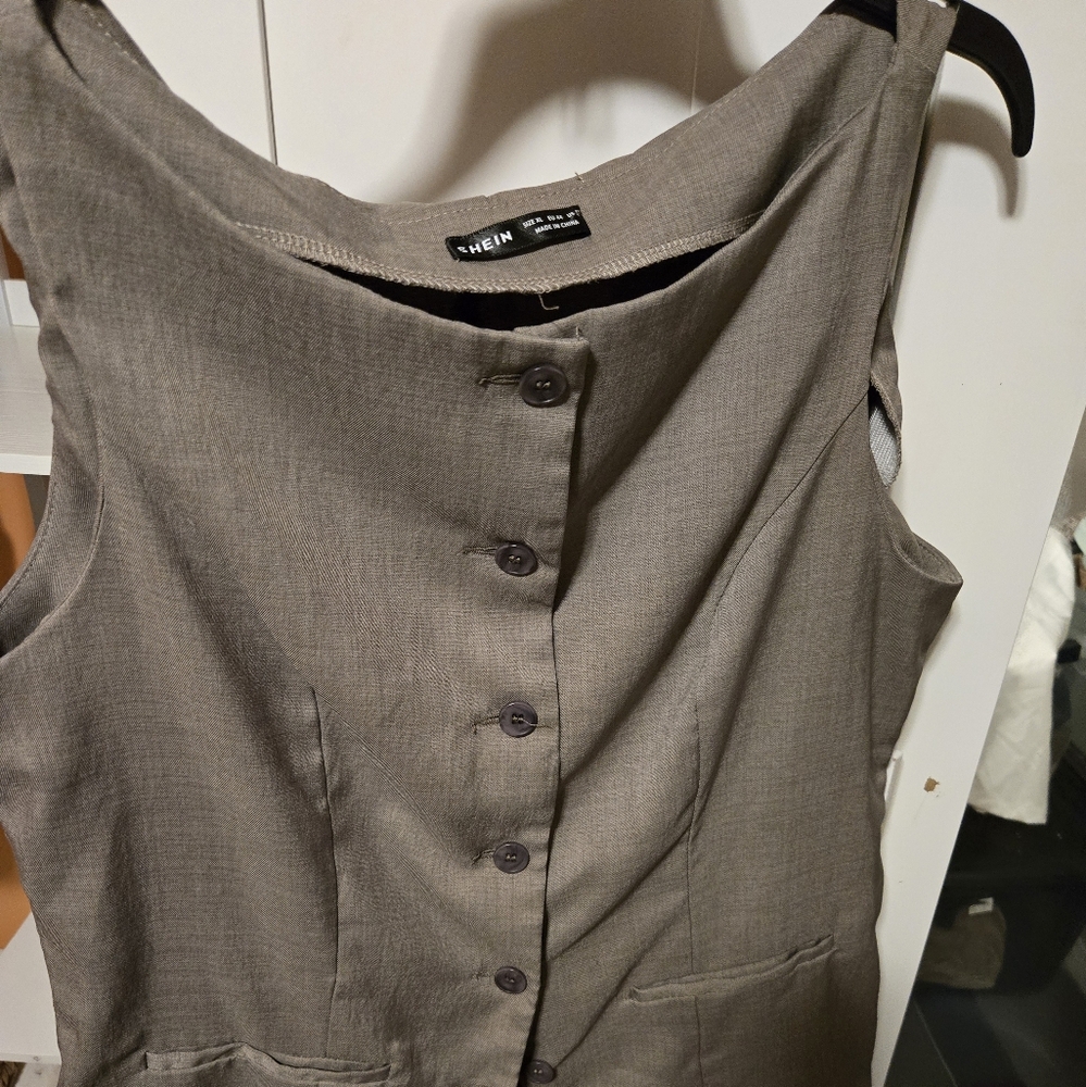 SHEIN Gray Sleeveless Button-Down Top